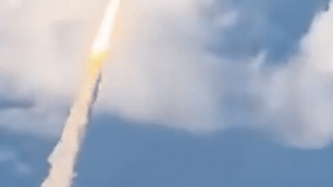 KHIẾN NGƯỜI XEM NGƯỜI TA KHÓC NÓI, LỰC LƯỢNG HÀNH TRÌNH CHINH PHỤC MẶT TRONG ĐỢT THÁNG NĂM NAY LẠI ĐƯỢC KHÁM PHÁ!