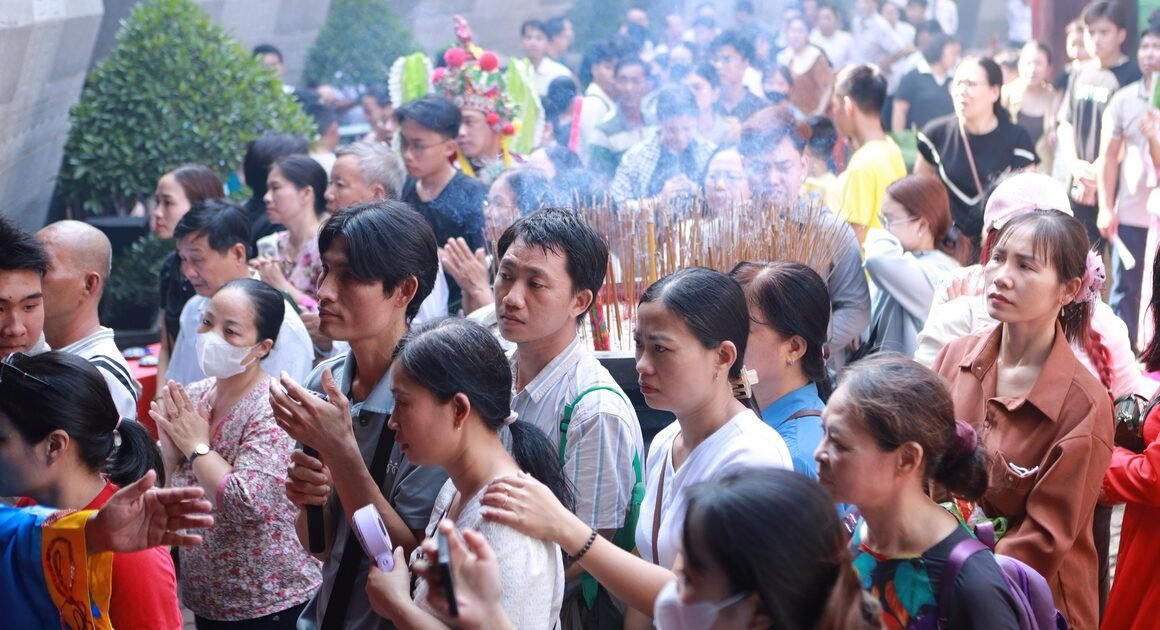 KHÁM PHÁ ĐIỀU KỲ DIỆU TẠI ĐỀN TƯỞNG NIỆM VUA HÙNG NGÀY GIỖ TỔ!