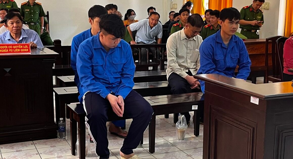 HÀNH HÀNG NHỤC HÌNH DƯỚI SỰ GIÁM SÁT, PHẠM NHÂN TỬ VONG – 6 CÁN BỘ BỊ XÉT XỬ VỚI TỔNG HÌNH PHẠT 30 NĂM TÙ