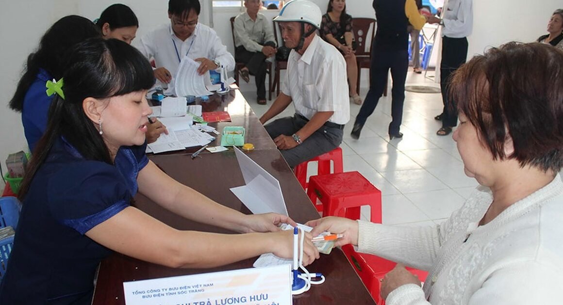 LUẬT BHXH 2024 MỞ CỬA ĐƯỜNG CHUYỂN GIAO AN SINH, NHƯNG LIỆU LƯƠNG HƯU CÓ ĐỦ ĐỂ SỐNG?,