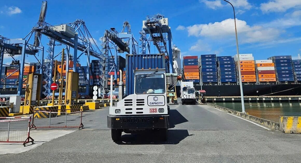 DƯ despite địa chính trị phức tạp, VIỆT NAM VƯỢT MỖI GIỚI HẠN VỚI XUẤT KHẨU GẦN 100 TỶ USD SÓNG XUẤT CẢ NĂM 2026!