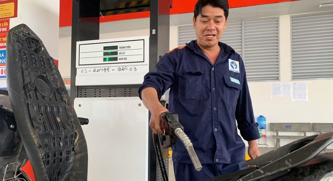 VIỆT NAM ĐANG CHI GẦN 520 TRIỆU USD ĐỂ BÌNH ỔN GIÁ XĂNG DẦU, ĐÁP ỨNG NHU CẦU NGƯỜI TIÊU DÙNG NHƯ THẾ NÀO?