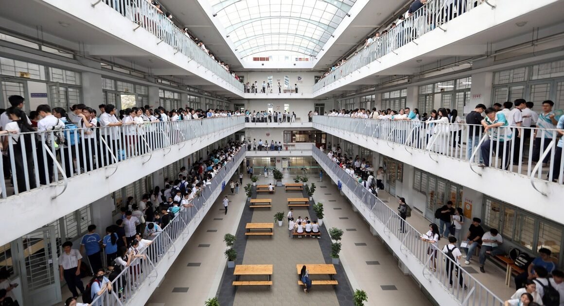 KHÓ KHĂN NHẤT TỪ TRƯỚC ĐẾN NAY, ĐÁP ỨNG ĐỀ THI KHÓ KHĂN KỶ LỤC BẬT MẶT NHƯ THẾ NÀO?