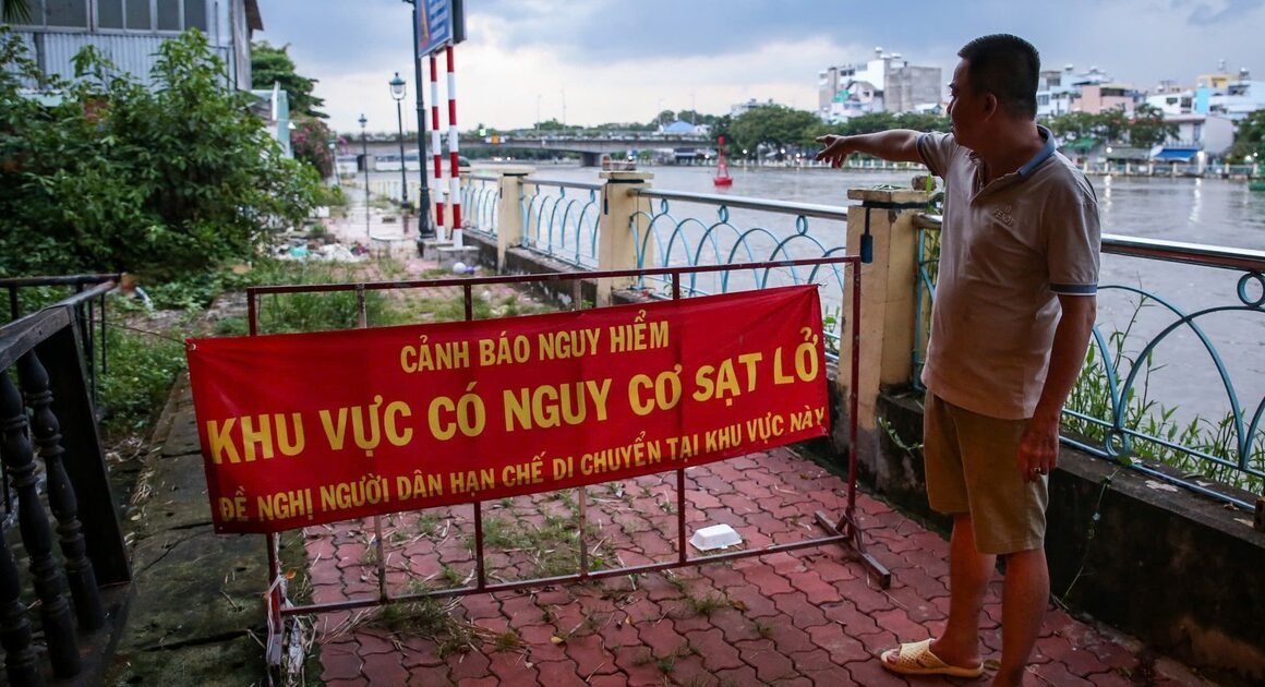 DỰ ÁN CHỐNG SẠT LỞ BÁN ĐẢO THANH ĐA CHẬM TIẾN ĐỘ VÌ 3 HỘ DÂN CHƯA BÀN GIAO MẶT BẰNG, NHIỀU HẠNG MỤC DỰ KIẾN HOÀN THÀNH TRƯỚC 2026!