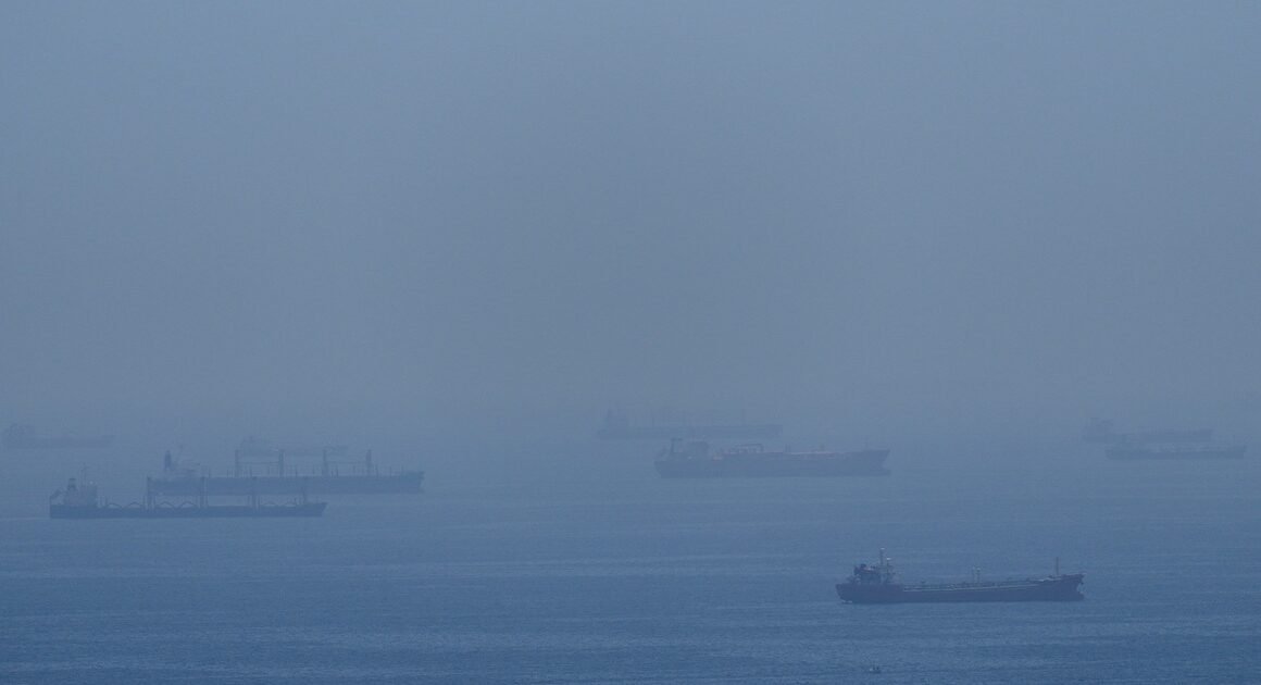 MỸ SĂN SÁT BẤT KỲ TÀU NÀO RẢI THỦY LÔI Ở EO BIỂN HORMUZ, ĐẨY TỚI ĐIỂM NỐI CHIẾN TRANH VÙNG CHIẾU!
