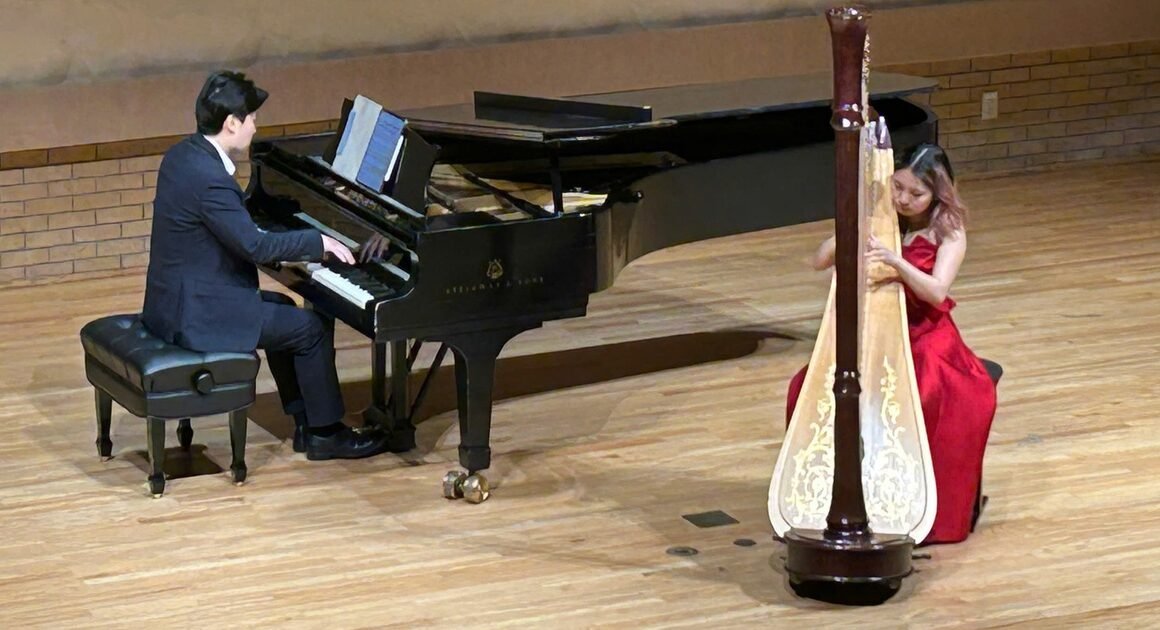 TỪ MỘT LẦN PHẢI LÒNG TIẾNG ĐÀN TRONG CHUYẾN ĐI CHÂU ÂU, NGUYỄN THÙY DƯƠNG ĐÃ BIẾN ƯỚC MƠ VỀ HẠC CẦM THÀNH HIỆN THỰC TRÊN SÂN KHẤU QUỐC TẾ