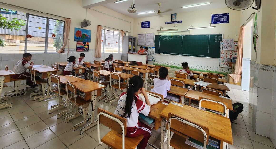 SỐ LƯỢNG HỌC SINH NGHỈ HỌC TĂNG ĐỘT NGỘT SAU VỤ VIỆC SỐT, MỆT, NHẬP VIỆN Ở BÌNH QUỚI TÂY!