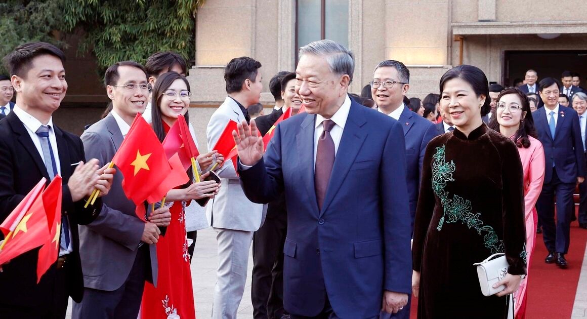 SỰ GẶP GỠ ĐỘC ĐÁO CỦA TỔNG BÍ THƯ, CHỦ TỊCH NƯỚC TÔ LÂM VỚI CỘNG ĐỒNG NGƯỜI VIỆT TẠI TRUNG QUỐC ĐỂ GẮN CHẶT HỢP TÁC VÀ ĐỀN BẠT NIỀM TIN