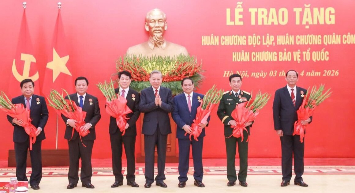 KHÁNH THÀNH NHỮNG GƯƠNG MÈO ĐẤY, AI SẼ ĐƯỢC VƯƠN TẦM VÀO HỌ NHẬN HOA CHUỖNG?