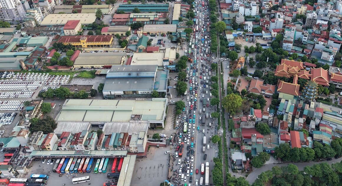 CHẶT CHỮA NGUYÊN VÀNH ĐAI HÀ NỘI, CẢNH SÁT PHẢI CỬA CHẶT ĐỂ GIẢM NẠN ùn Ứ TẠI CÁC CÁC CỔNG GIAO THOẢI!