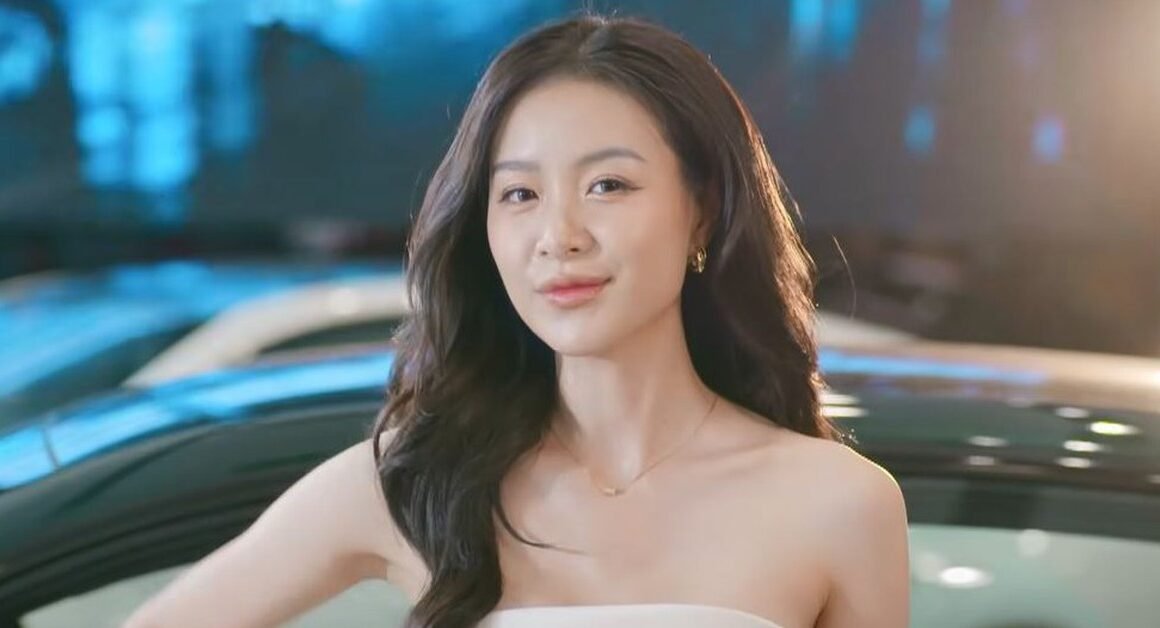 SỰ THẬT KINH NGẠC PHỤC GIẢI CHO NỖI ĐAU CỦA EMMA SAU KHI ĐĂNG QUANG!