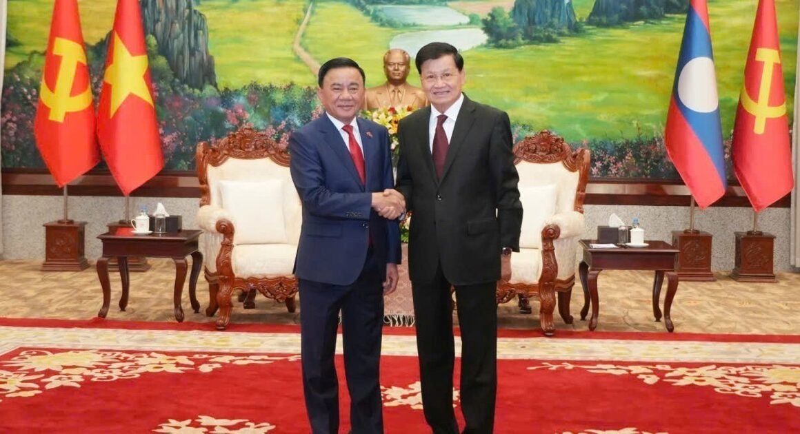 GẶP GỠ ĐỘC QUYỀN, CUỘC HỌP GIAO LƯU GIỮA THƯỜNG TRỰC BAN BÍ THƯ VIỆT NAM VÀ TỔNG Bí THƯ LÀO MẬT THƯƠNG GẮN BÉT NHẤT TRONG NĂM