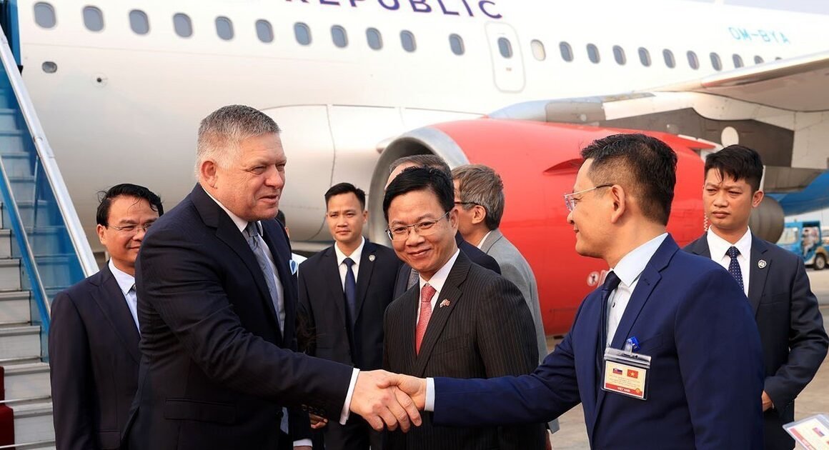 THỦ TƯỚNG SLOVAKIA GẶP GỠ VIỆT NAM TRONG CHƯƠNG TRÌNH GẶP GỠ ĐẶC BIỆT TẠI HÀ NỘI FICO ĐẾN THĂM TỪNG NƠI ĐẦU TIÊN!!