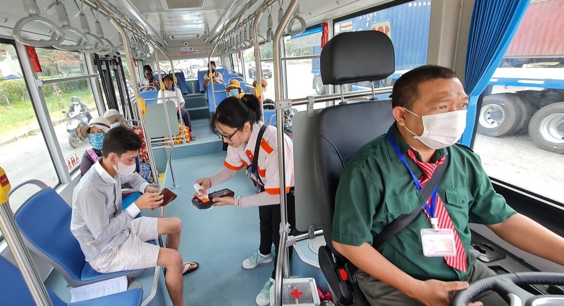 KHẢ NĂNG MIỄN PHÍ XE BUÝT TẠI TP.HCM SẼ ĐƯỢC CHỐT HẬU TRÌNH HĐND, MỞ RA GIAI ĐOẠN GÂY SỐC CHO GIAO THÔNG ĐÔ THỊ!