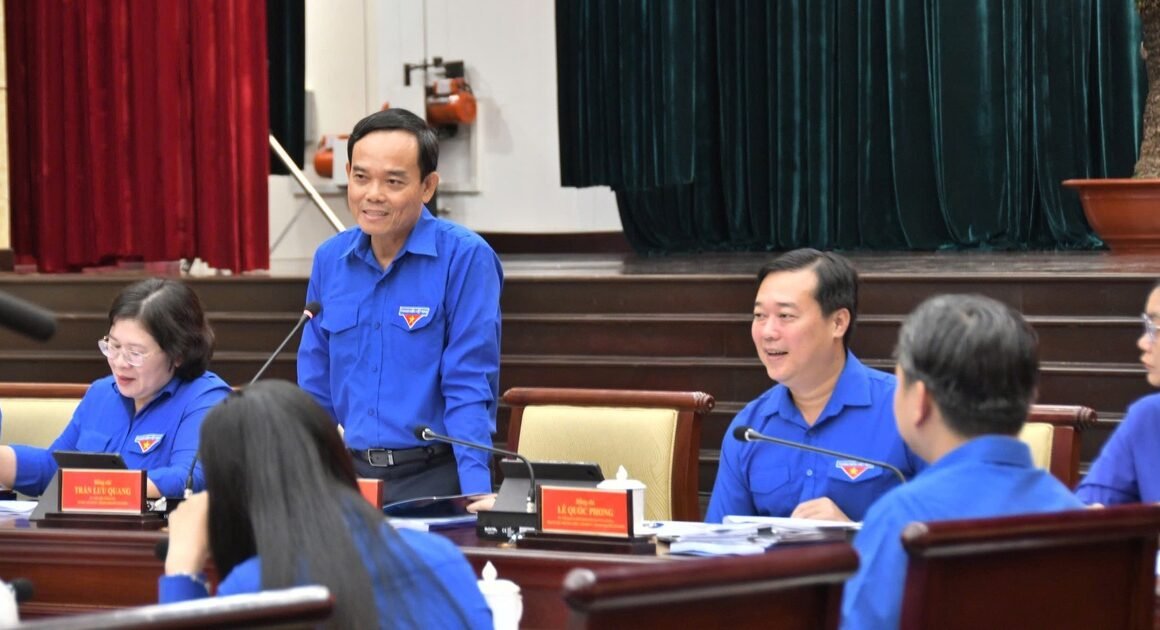 BÍ THƯ THÀNH ỦY TRẦN LƯU QUANG GÂY NGƯỜI TRẺ BẤT NGỜ BỞI HÀNH ĐỘNG GẮN KẾT KHÔNG NGỜ!