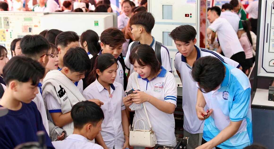 BẠN ĐÃ BIẾT CHUẨN CHỌN MÔN THI TỐT NGHIỆP ĐỂ VỮNG BƯỚC VÀO NGƯỠNG ƯỚC KHÔNG?