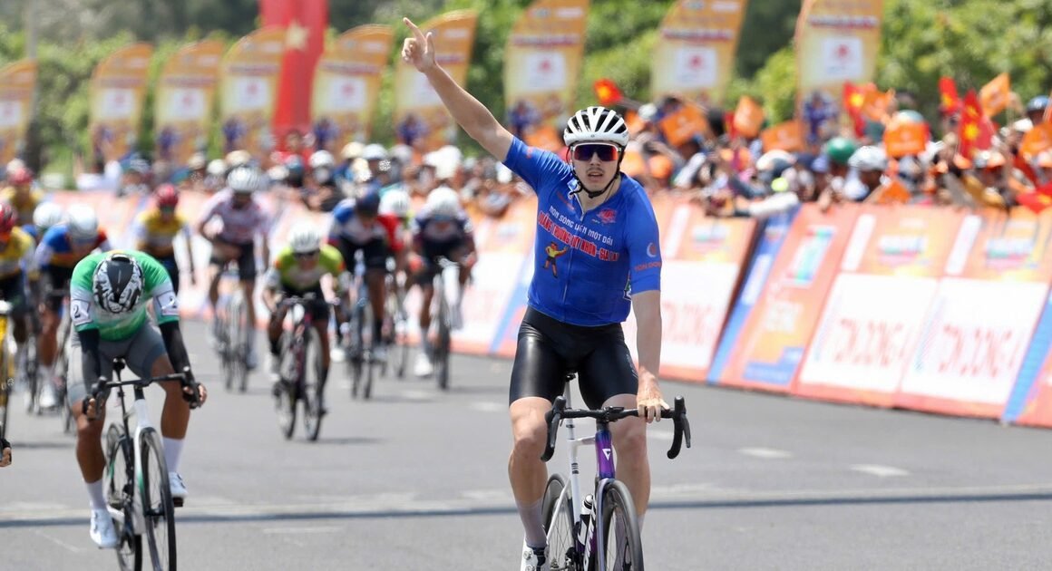 TAY ĐUA NGƯỜI BELARUS SỚI SÁNG TRÊN ĐƯỜNG CHINH PHỤC KỶ LỤC VÀ NGƯỜI VUA NƯỚC RÚT MỚI CỦA CÚP XE ĐẠP TRUYỀN HÌNH TP.HCM 2026!