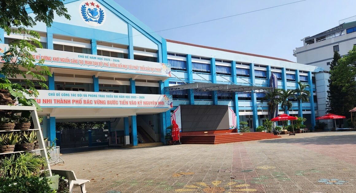 KHI NHỮNG LỜI XÚC PHẠM THÔ TỤC TRÊN TỜ GIẤY LÀM NỔI DẬY NHỮNG BẬT CẢNH NGUY HIỂM TRONG LỚP HỌC