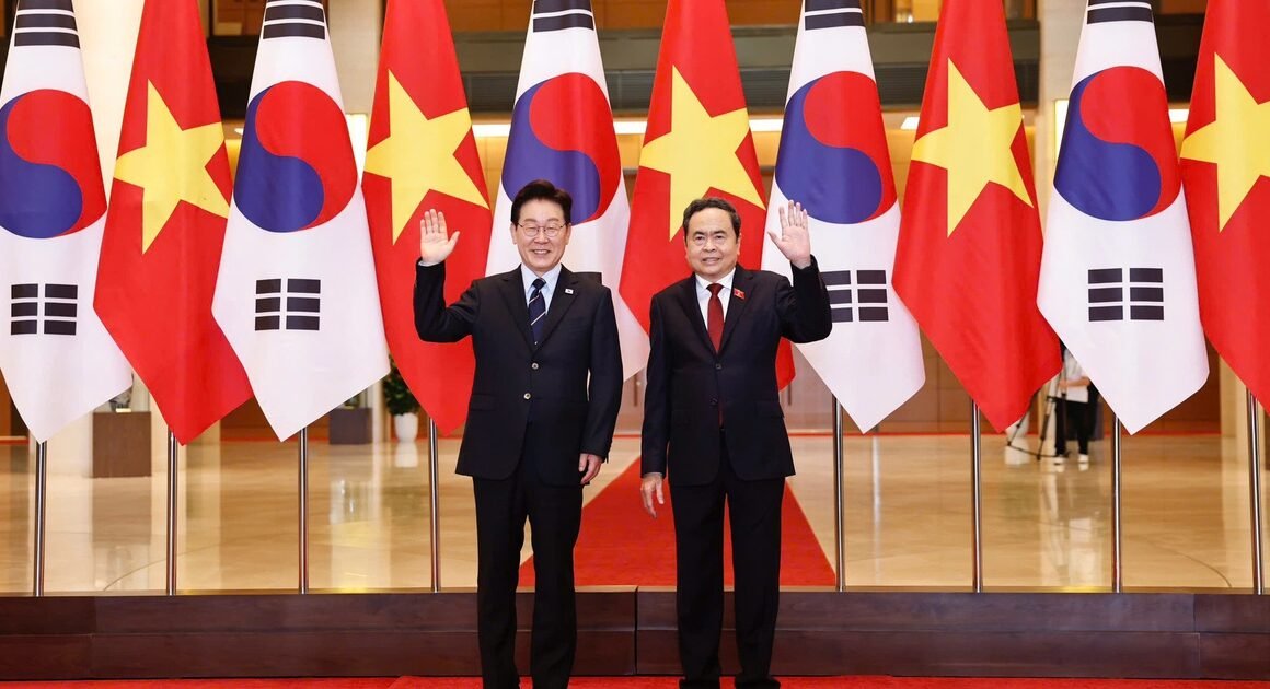 CHỦ TỊCH QUỐC HỘI TRẦN THANH MẪN ĐƯƠNG ĐẦU GẶP TỔNG THỐNG HÀN QUỐC LEE JAE MYUNG, MỞ RA CHIỀU DÀI HỢP TÁC ĐẶC BIỆT?
