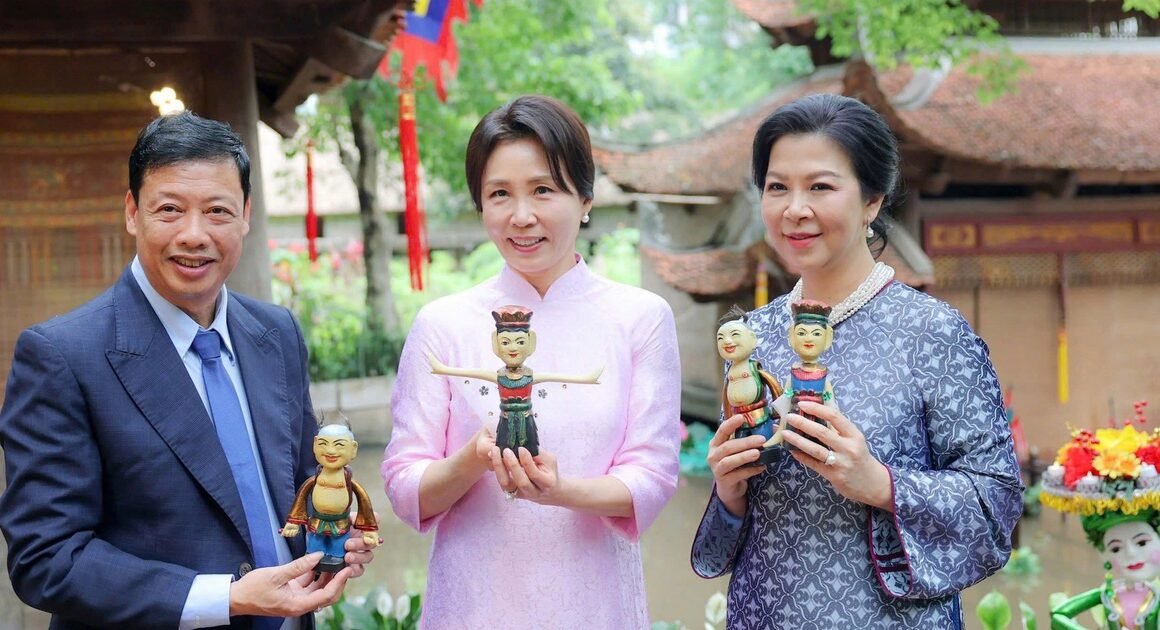 KHÁM PHÁ CUỘC HỌP ĐẶC BIỆT GIỮA PHU NHÂN CÁC LÃNH ĐẠO QUỐC GIA TẠI BẢO TÀNG DÂN TỘC HỌC VIỆT NAM!