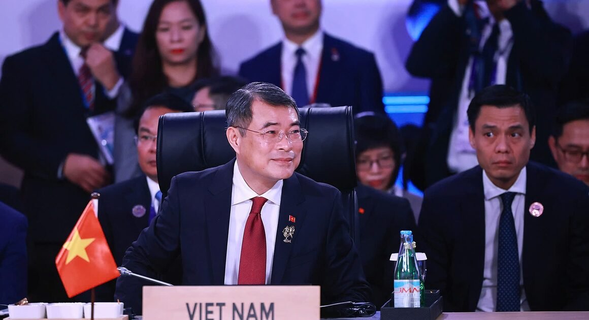 VIỆT NAM VÀ CÁC LÃNH ĐẠO ASEAN ĐỨNG TRƯỚC CƠ HỘI ĐẶC BIỆT TẠI HỘI NGHỊ CẤP CAO 48 TẠI PHILIPPINES
