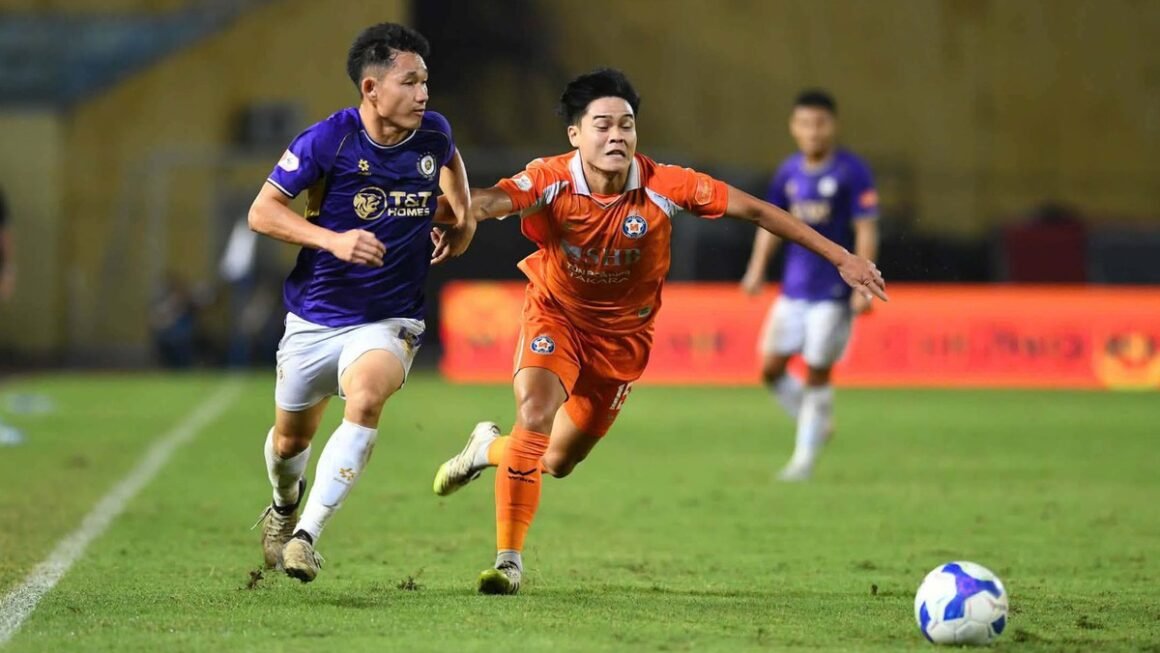 ĐỘT NGỘT TRƯỚC VÒNG 22 V.LEAGUE, HÀNG CHỤC CẦU THỦ BỊ CẤM CHƠI!