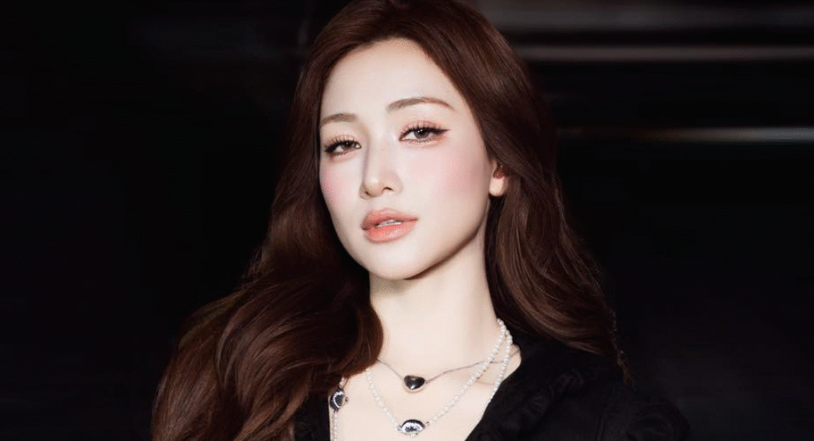 BẢN HÁT CỦA HOÀ MINZY GÂY TRANH CÃI VÌ CÂU CA MẮC MÈNH!
