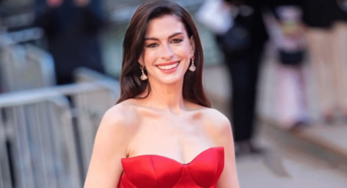 KHÁM PHÁ BƯỚC NGOẶT ĐÀN BÀ VỚI VẲY ĐẸP VÀ SỰ NGHIỆP ĐỈNH CAO CỦA ANNE HATHAWAY!