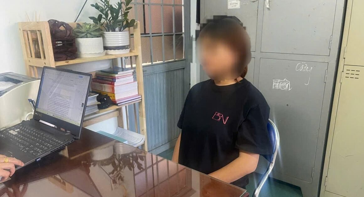 NHỮNG GÌ ĐANG XẢY RA SAU CÁNH CỬA NHÀ VỆ SINH GÂY KỊCH TÍNH SỐNG CÒN.