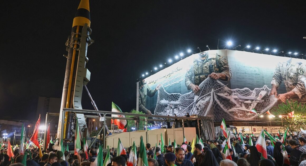 KHÔNG NGỜ, LÃNH TỤ TỐI CAO VÀ CHỦ TỊCH QUỐC HỘI IRAN ĐỀU GỬI THÔNG ĐIỆP RÕ RÀNG: BẢO VỆ EO BIỂN HORMUZ KHÔNG CHO AI CAN THIỆP!