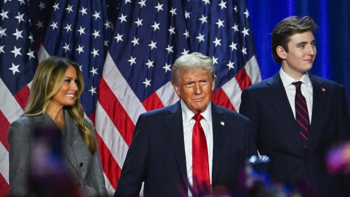 ÔNG DONALD TRUMP VÀ GIA ĐÌNH BẬT KHÓC MẠN TRONG NGÀY ĂN MỪNG CHIẾN THẮNG!