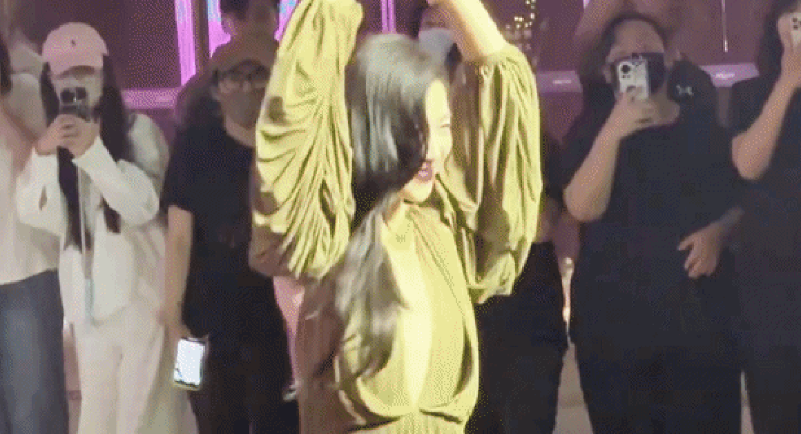 DƯ despite VẺ ĐẸP RÕ RÀNG, NÀNG NỮ NÀY VẪN KHÔNG CHIẾM ĐƯỢC ÁNH MẮT ĐÀN ÔNG!