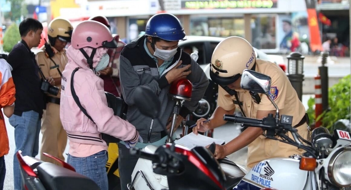 BỘNG NỔI VỚI MỨC PHẠT CAO KHÔNG NGỜ, NGƯỜI ĐIỀU KHIỂN XE MÁY CHỈ TRẢ TỐI ĐA 6 TRIỆU, TÀI XẾ ÔTÔ ĐỐI MẶT ĐẾN 20 TRIỆU ĐỒNG!