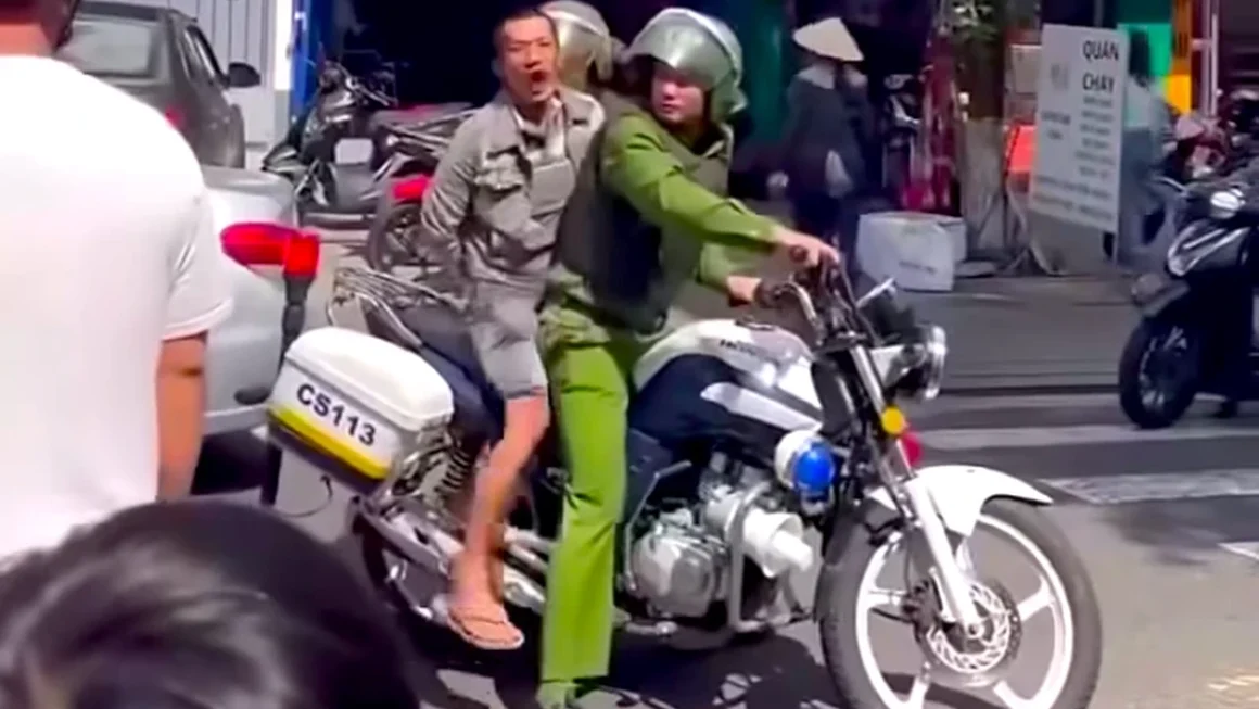 Một vụ xôn xao tại Gia Lai khi một cha mẹ nổi giận vì điểm con, cầm dao, nẹt pô gây hoảng loạn trong trường