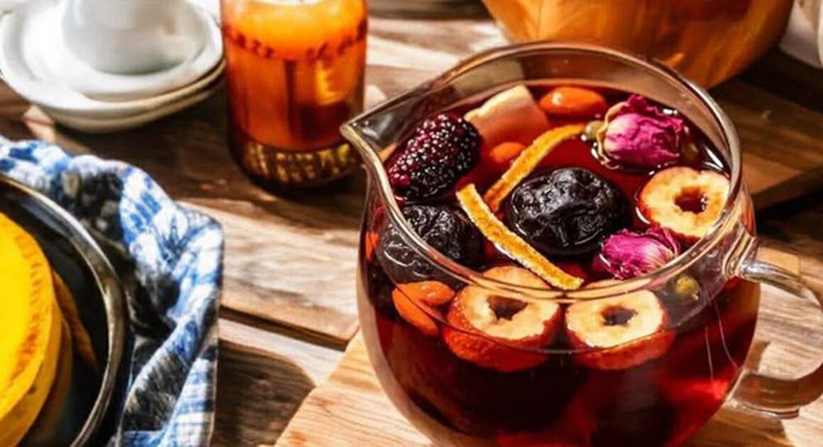 BẠN CÓ BIẾT CHỈ SAU 2 TUẦN UỐNG 4 LY NƯỚC, CHỨNG NÓNG NÓNG TRONG NGƯỜI GIẢM HẲNG!
