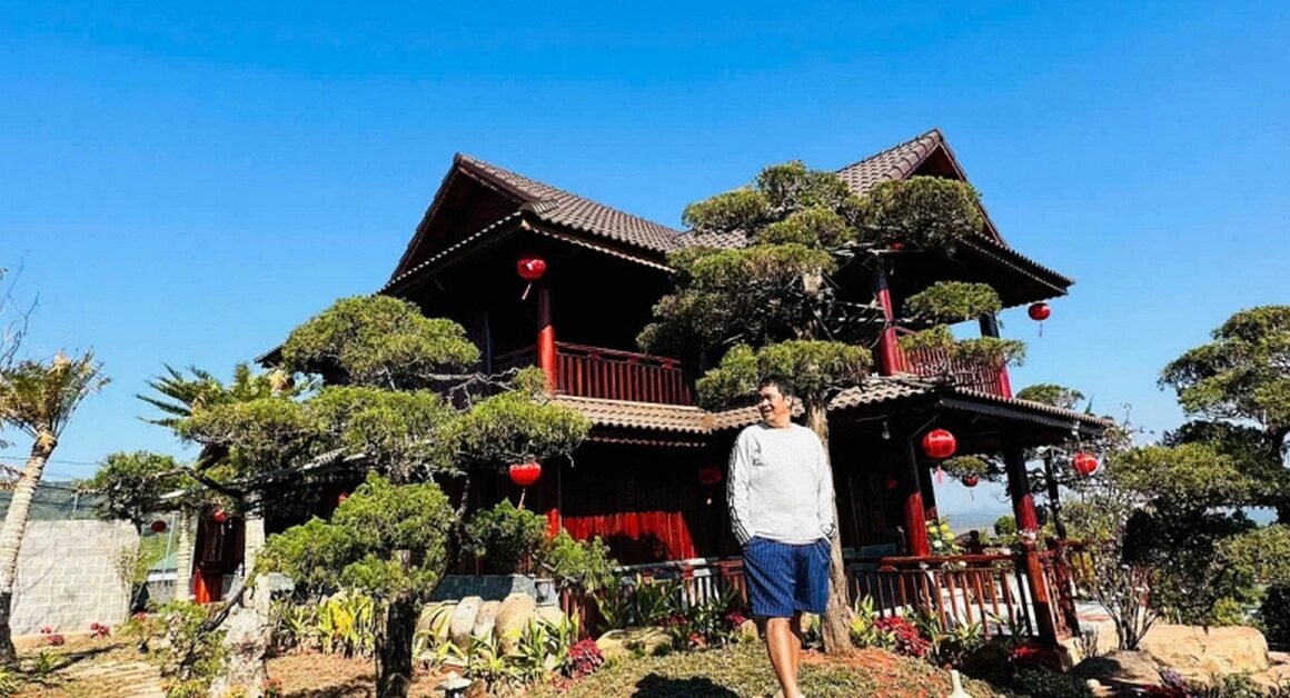 KHAM PHÁ CƠ NGƠI DƯỠNG GIÀ HOÀNH TRÁNG CỦA NAM NGHỆ SĨ SINH NĂM 1971 CHỈ TRONG VỌT TAY 3 NĂM!