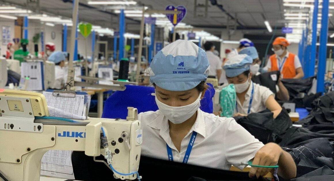 SẮP CÓ CHIẾN DỊCH ĐIỀU CHỈNH LƯƠNG TỐI THIỂU VÙNG: BƯỚC ĐI MỚI VẬT CHẤT HÓA PHỤC VỤ NGƯỜI LAO ĐỘNG?