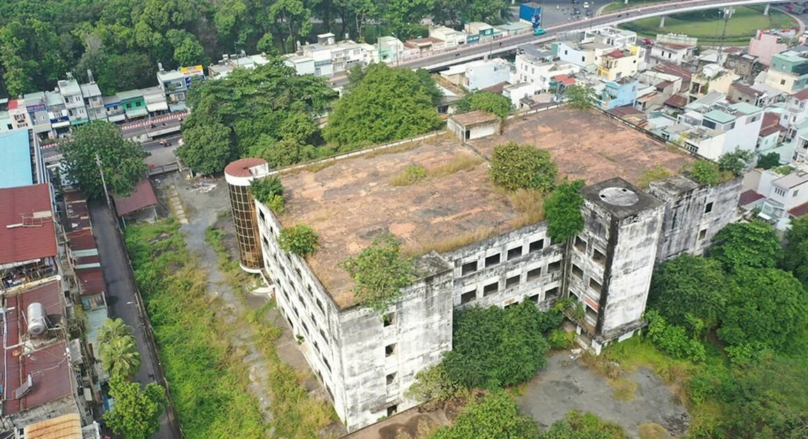HÀNG NGÀN MẶT BẰNG ĐẤT CÔNG BỊ BỎ TRỐNG: THẤT THỦ NHƯNG VẪN ĐÓNG GÓP GÂY MẤT MẪU, TÁC ĐỘNG ĐẾN NGƯỜI DÂN VÀ NGÂN SÁCH!