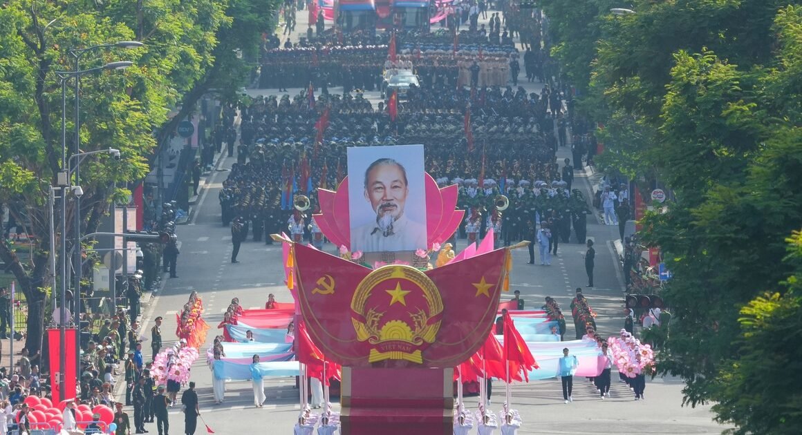 KHÁM PHÁ TẶNG QUÀ ĐẶC BIỆT NHÂN KỶ NIỆM 50 NĂM THÀNH PHỐ SÀI GÒN – GIA ĐỊNH KHÍ THẾ HỒ CHÍ MINH!