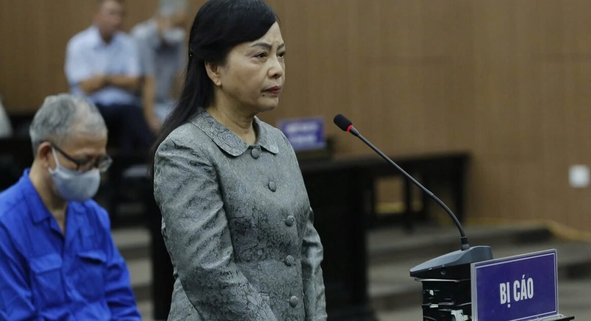 CỰU BỘ TRƯỞNG NGUYỄN THỊ KIM TIẾN THỪA NHẬN NHẬN 7,5 TỶ ĐỒNG TỪ CẤP DƯỚI, KHẲNG ĐỊNH “HOÀN TOÀN SAI” NHƯNG KHÔNG BIẾT NGUỒN GỐC TIỀN!