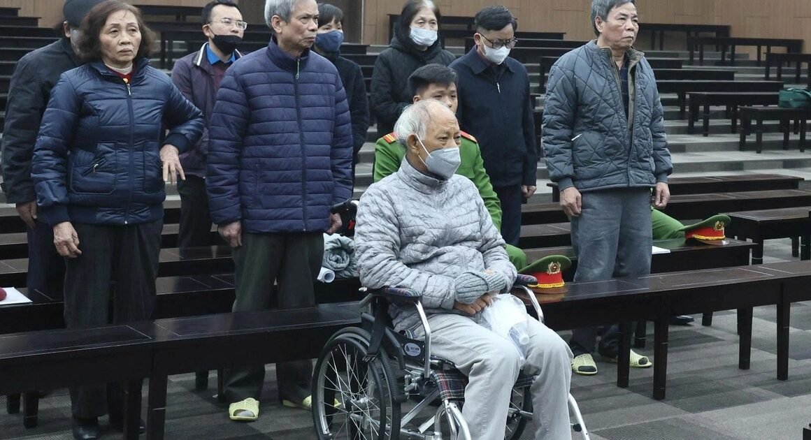 ÔNG NGUYỄN NGỌC ANH TRÌNH BỆNH ÁN UNG THƯ ĐỂ TRẢI THẢO TRÁCH NHÂN SỰ, NHƯNG VỤ VIỆN KIỂM SÁT ĐÁNH GIÁ NHẸ NHÀNG HƠN DỰ KIẾN!