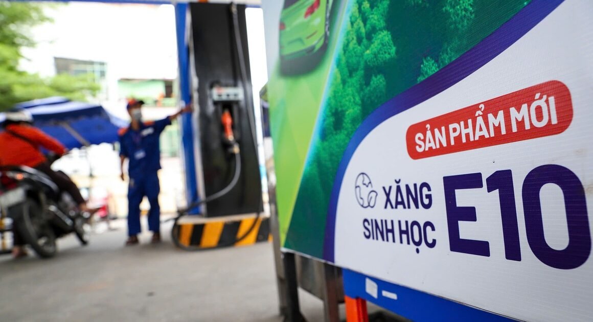 GIÁ XĂNG DẬY DẦU ĐIỀU CHỈNH GIẢM, XĂNG E10 GẬP RÕ TỪ 1.6 – SẼ BÙNG NỔ GÌ TRONG THỊ TRƯỜNG?