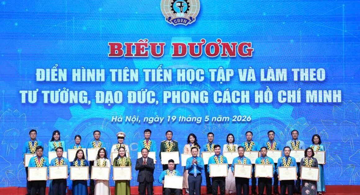 KHƠI DẬY ĐAM MÊ HỌC VÀ LÀM THEO BÁC: 43 TẬP THỂ VƯỢT TRỘI ĐƯỢC BIỂU DƯƠNG GẦN 90 CÁ NHÂN TIÊN TIẾN ĐANG ĐẨY MẠNH PHÁT TRIỂN GIAI ĐOẠN MỚI!