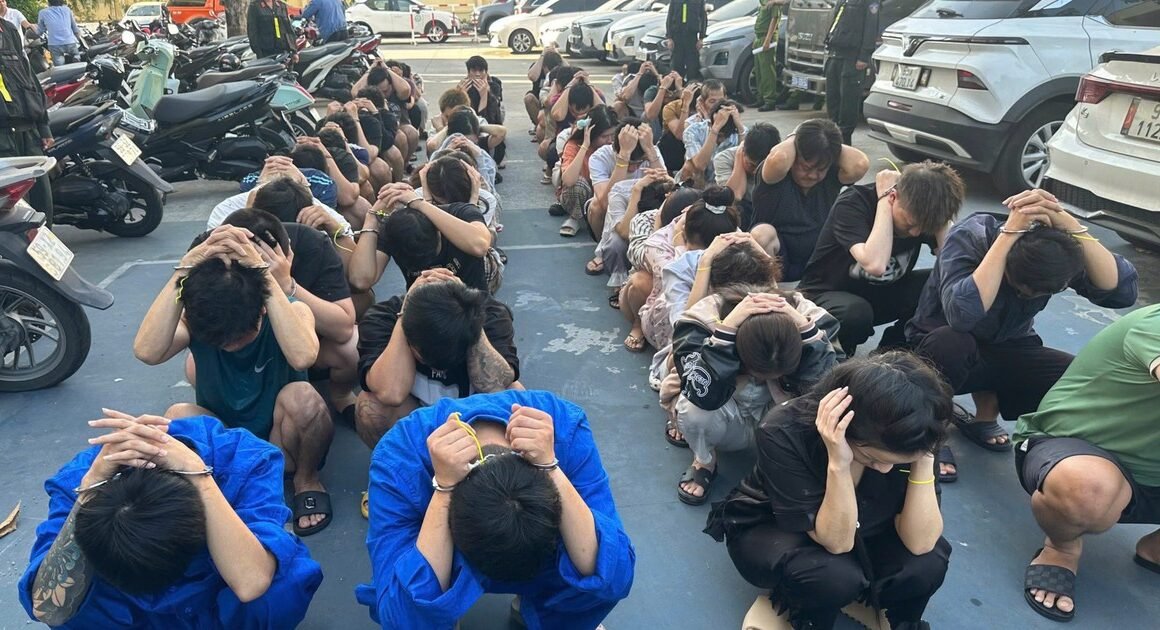 KHÁM PHÁ ĐƯỜNG DÂY MA TUY LIÊN TỈNH HÀNG TRĂM NGƯỜI, CÔNG AN TP.HCM BÍ MẬT ĐÁNH TAN CÁC MẮT XÍCH NHỎ LẺ!