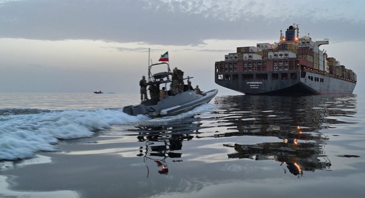 IRAN BỐC PHÁO TRƯỚC ĐỀ XUẤT CẬN CÙNG MỸ, DÂY DỌC CẢN BIẾT CHIẾU ĐANG RUNG RINH!