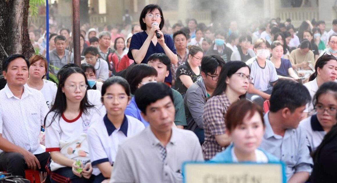 SỐ LƯỢNG ĐĂNG KÝ NGUYỆN VỌNG LỚP 10 ĐẠT KỶ LỤC, TRƯỜNG CHUYÊN LÊ HỒNG PHONG SỐNG SÓT VÀO NGHỆ THUẬT CẠNH TRANH KHỐI 10!