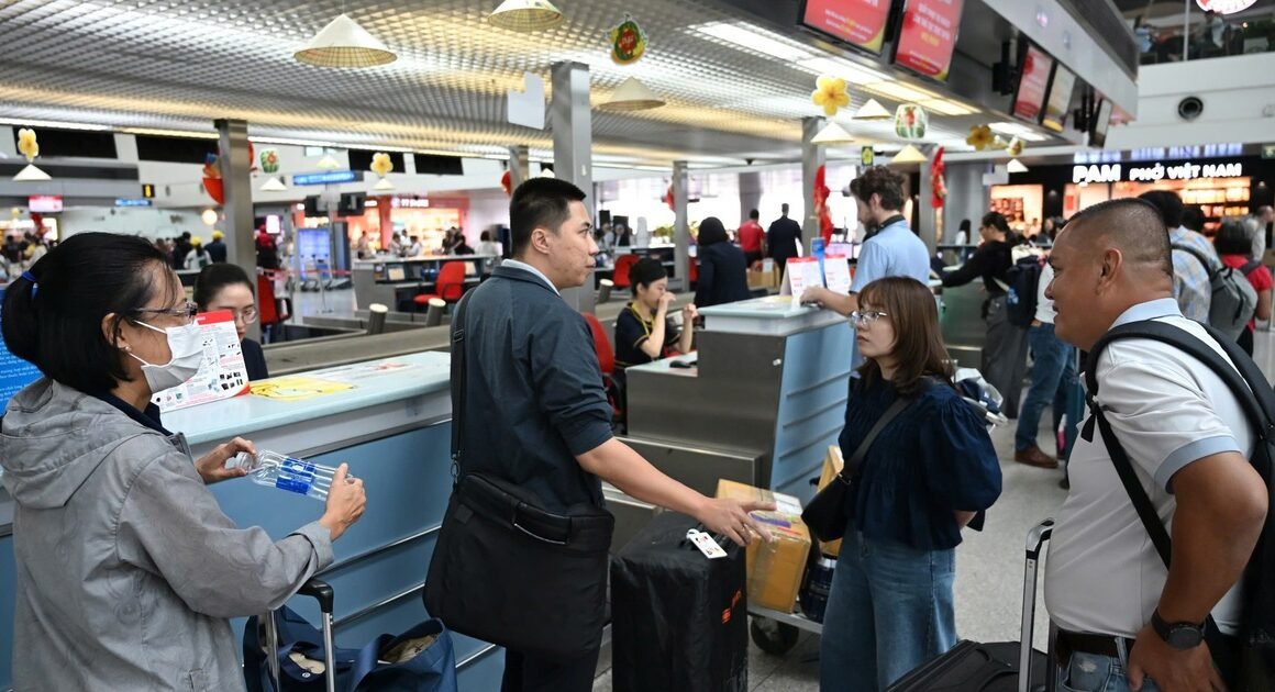 NGÀNH HÀNG KHÔNG VIỆT NAM VƯỢT QUA KHỦNG HOẢNG NHIÊN LIỆU VÀ CHUỖI ĐÁY AI CẬP DẦN VÂN DỀU!