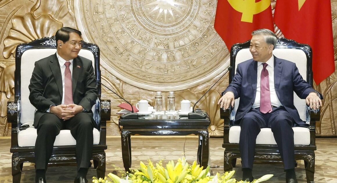 TỔNG BÍ THƯ, CHỦ TỊCH NƯỚC TÔ LÂM TIẾP ĐOÀN ĐẠI BIỂU CẤP CAO THỦ ĐÔ VIEN TIANE ĐANG GẶP GỠ GẮN KẾT HỢP TÁC ĐẦY TIẾN TRÌNH HỢP TÁC VIỆT – LÀO.