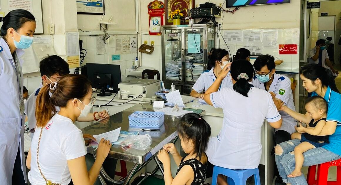 BẢO VỆ TƯƠI SÁNG CHO TRẺ KHÔNG BỊ BẬI LIỆT VÀ UỐN VÁN SƠ SINH: HƠN 6,4 TRIỆU LIỀU VẮC XIN ĐƯỢC TRIỂN KHAI TẠI TP.HCM TRONG GIAI ĐOẠN 2026-2028!