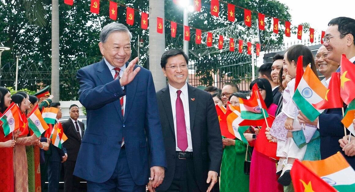 SUY NGHĨA GIAO THOA VỚI CỘNG ĐỒNG VIỆT NAM TẠI ẤN ĐỘ TRONG CHIỀU TỐI 5.5 VỪA ĐẾN THỦ ĐÔ NEW DELHI